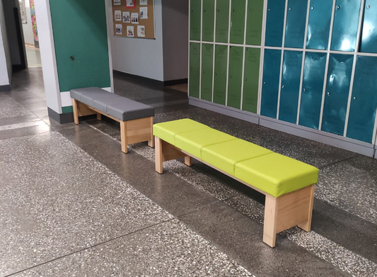 Szatnia szkolna z klasą – jakie ławki sprawdzą się najlepiej?