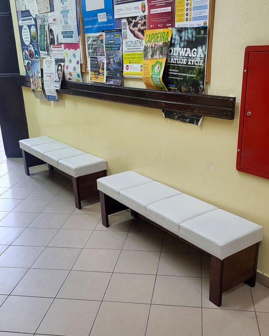 18 ławek NORA IV w Dzierżoniowie - jak stworzyć elegancką strefę odpoczynku w szkole?