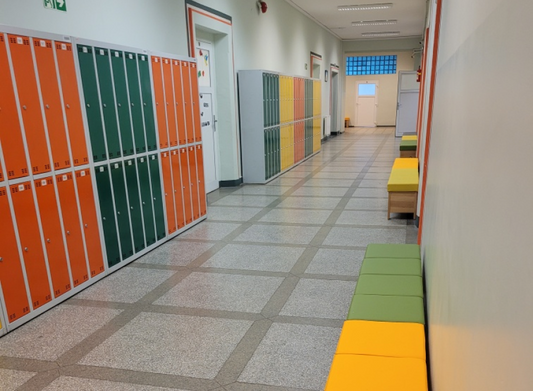 36 Ławek tapicerowanych do szkoły na korytarze i do szatni - SP nr 1 w Kórniku