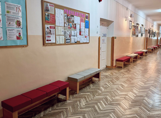 12 ławek do szkoły Nora IV w Łowiczu – zobacz efekt ekspresowej dostawy